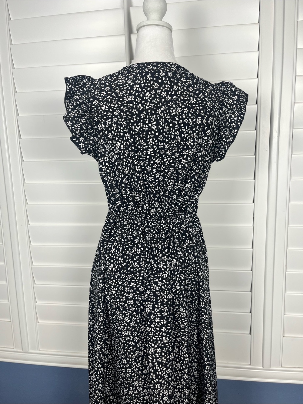 SHEIN black floral button front midi dress with flutter sleeves Size small - Picture 5 of 7